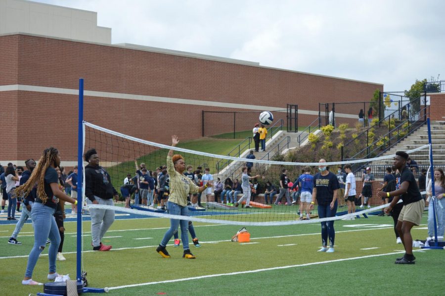 Students enjoy a friendly volleyball game in the Viking Stadium during Fun Lunch.