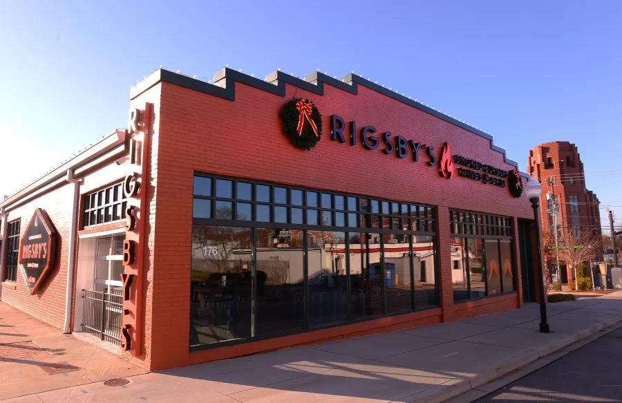 Rigsbys+Smoked+Burgers%2C+Wings%2C+and+Grill+opens+up+where+the+old+Hub+City+Co-Op+previously+was+located.