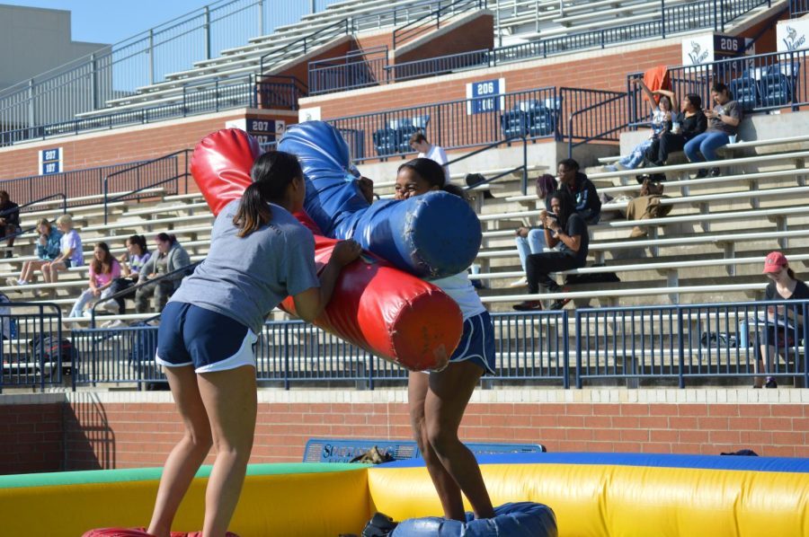 Seniors duel it out on Senior Field Day.