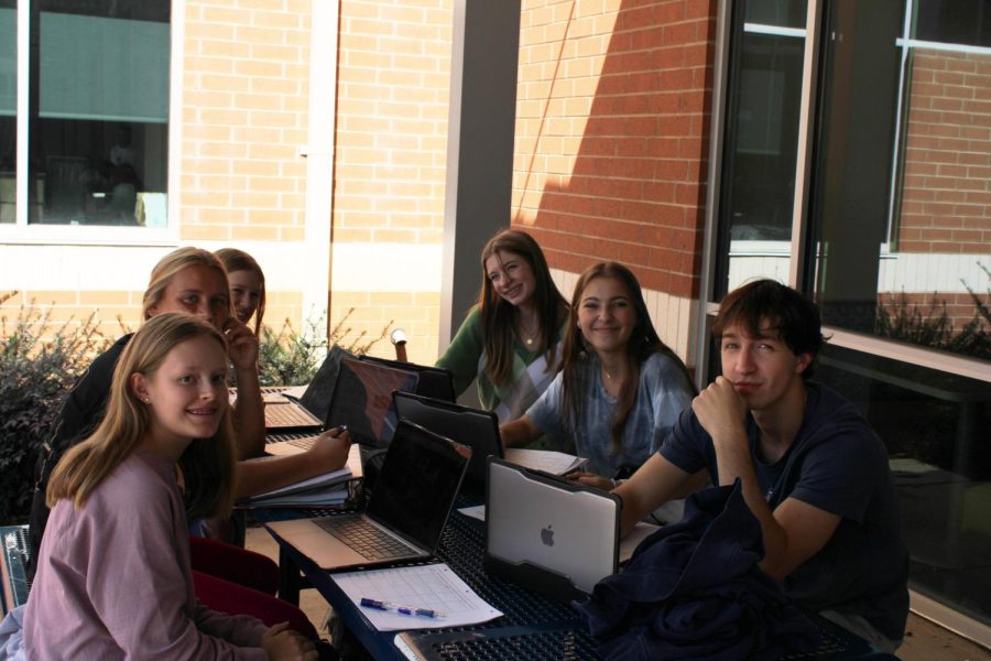 Zeb Whelchel, Caroline Nichols, Caroline Feather, Kaitlyn Anderson, Maribel Washburn and Taylor Smith have a group study session in one of the many collaborative areas Spartanburg High School offers.