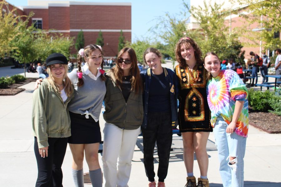 Bella Gibbs (10), Ruthie Kimsey (10), Lilah Powell (10), Perrin Little (10), Tegan McEnroe (10) and Merrin Cetto (10) pose for a photo in their Throwback Thursday outfits.