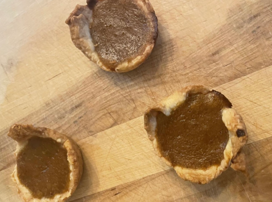 Fresh out of the oven, Pumpkin Chai Mini Pies are ready to eat!