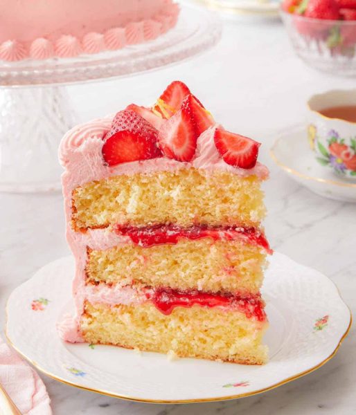 A delicious, sweet strawberry-lemonade cake.