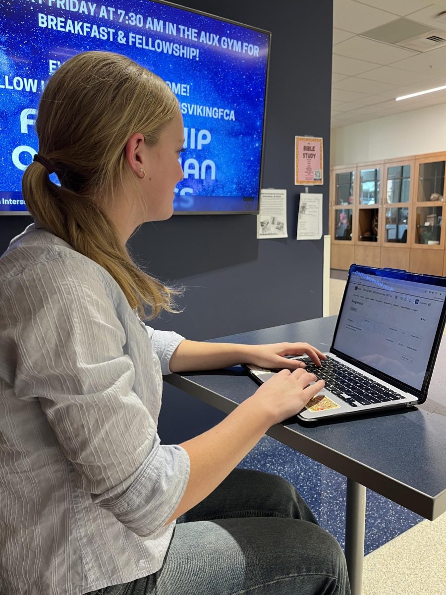 Charlotte Ward (11) works on her US History dual enrollment class's homework.