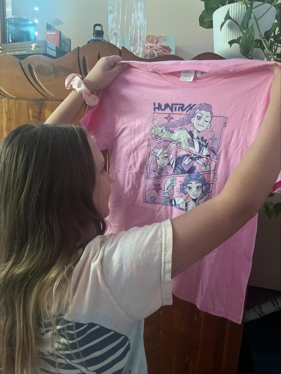 A fan of "K-Pop Demon Hunters" gets a Huntr/x shirt for her birthday.