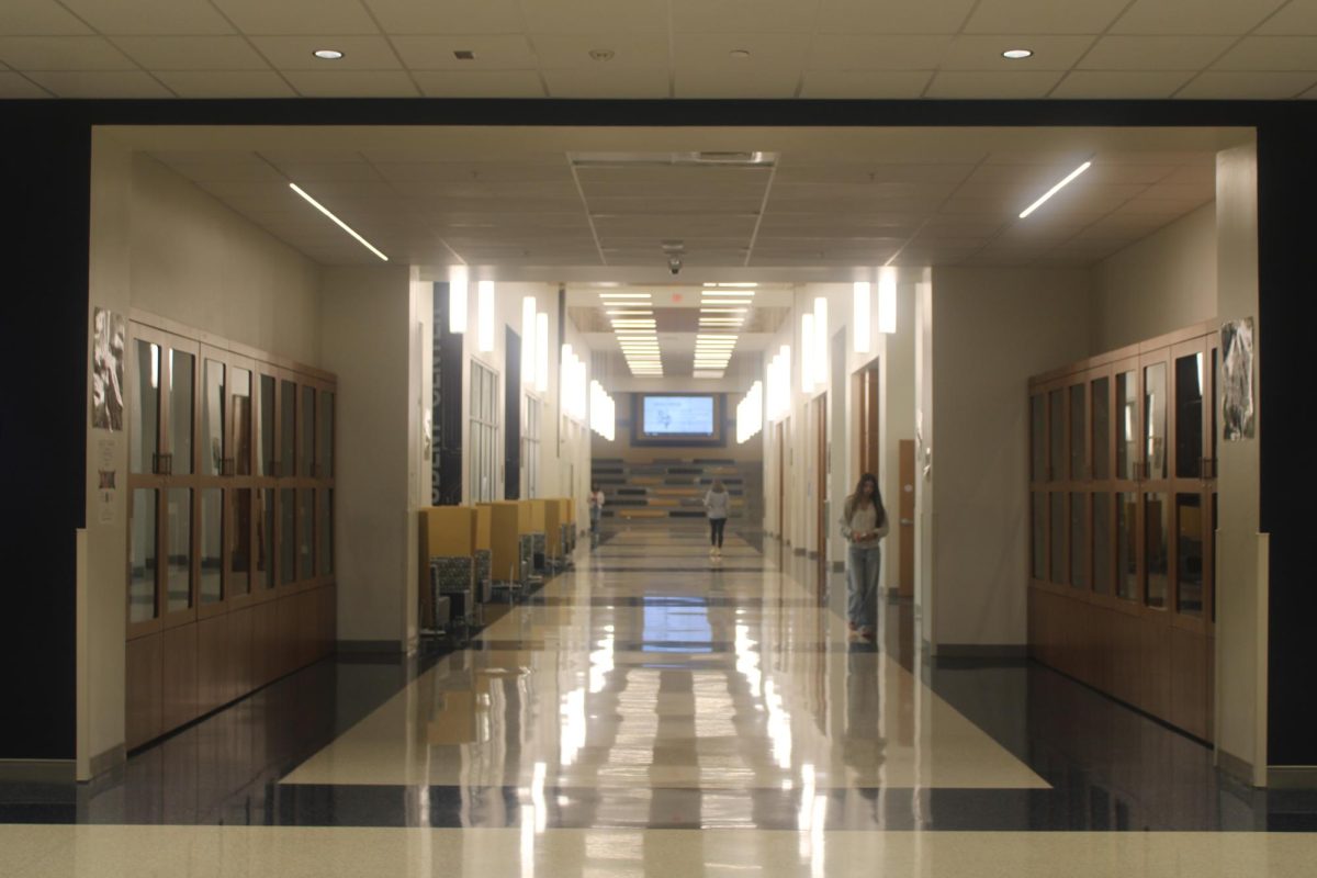 The main hallway students in Spartanburg High School use during class exchange.